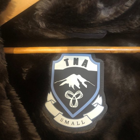 Aritzia Winter Jacket - Picture 4 of 4